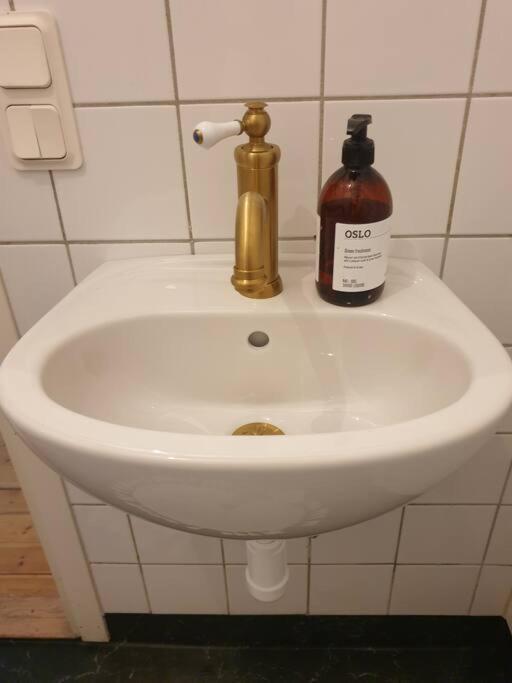Centrala Stan- 2-Rums Gaestsvit, Perfekt Foer Kollegor Som Oenskar Separata Rum Umea Exterior photo